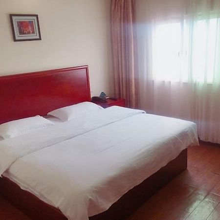 Greentree Inn Shanghai Pudong Airport Wild Animal Park Express Hotel Nanhui Buitenkant foto